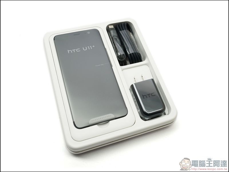 HTC U11+ 透明黑 開箱 -04