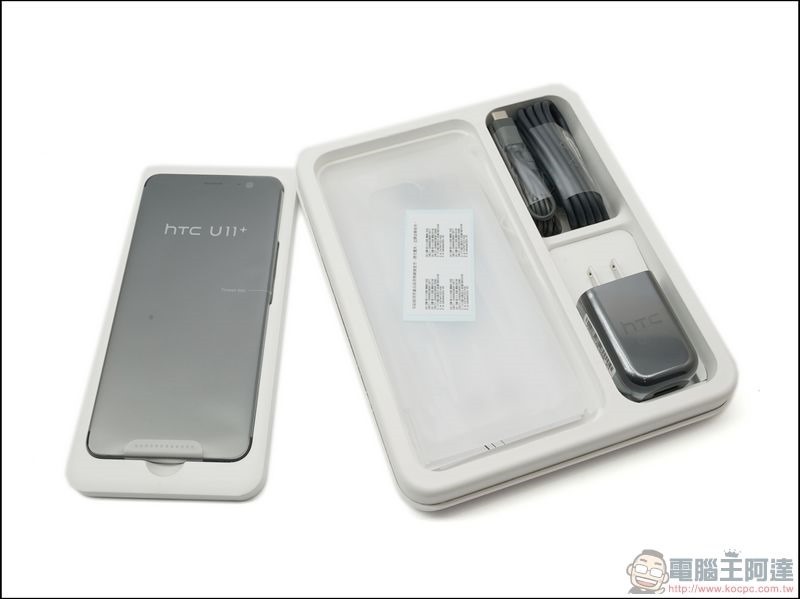 HTC U11+ 透明黑 開箱 -05