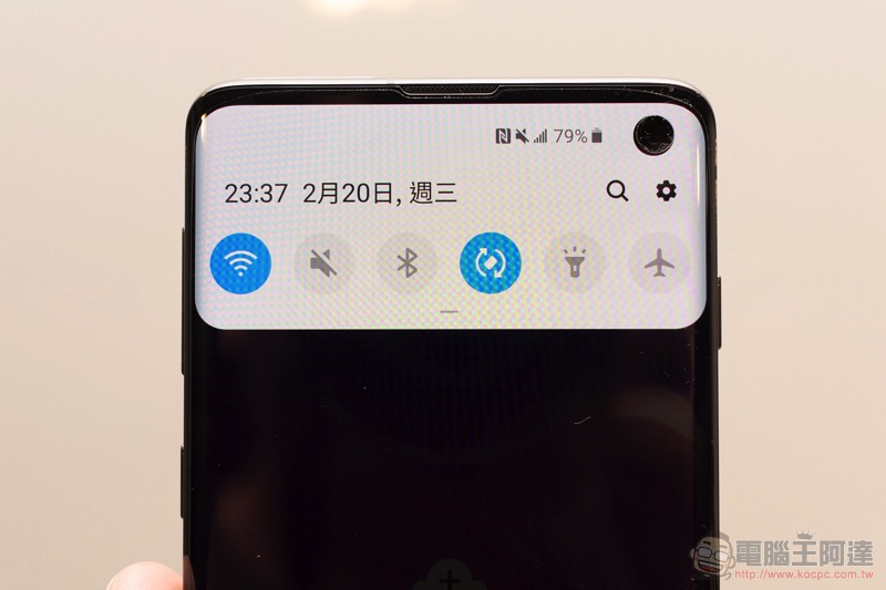 三星 Galaxy S10 系列發表動手玩，「可折疊」旗艦 Galaxy Fold 也如約正式降臨 - 電腦王阿達