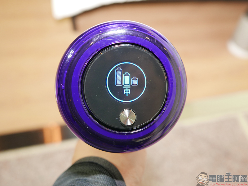 Dyson V11 Absolute 開箱 、評測、評價 最強無線吸塵器再進化，吸力更強、新增螢幕更實用 - 電腦王阿達