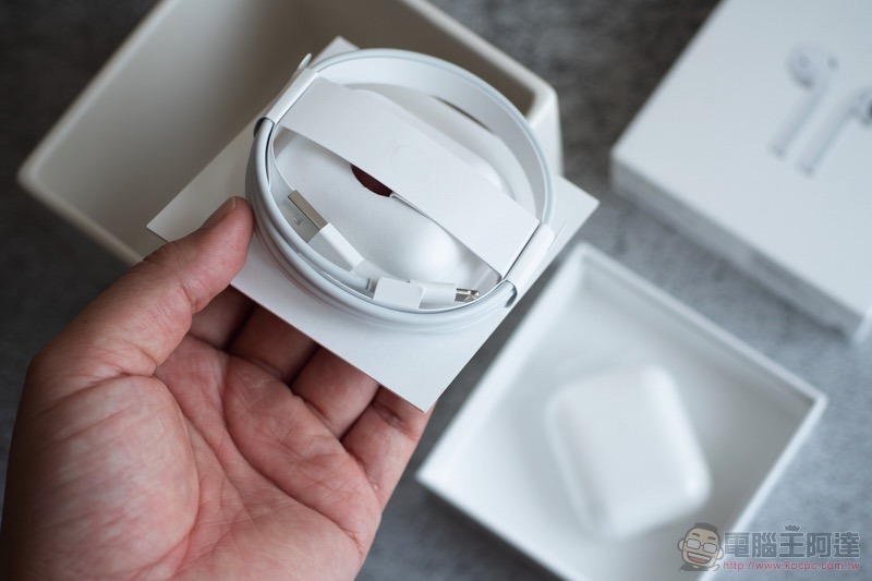 二代無線充電款 AirPods 使用體驗：更融入生活的真無線耳機 - 電腦王阿達