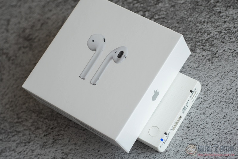 二代無線充電款 AirPods 使用體驗：更融入生活的真無線耳機 - 電腦王阿達