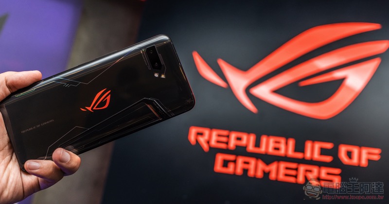 電競手機的完全體 ROG Phone II 大全套 開箱 動手玩（評價 評測 跑分） - 電腦王阿達