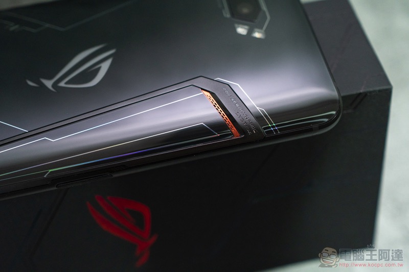 電競手機的完全體 ROG Phone II 大全套 開箱 動手玩（評價 評測 跑分） - 電腦王阿達