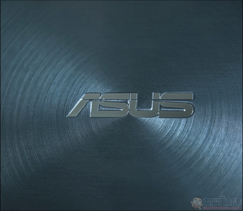 ASUS ZenBook Duo UX481 開箱 - 06