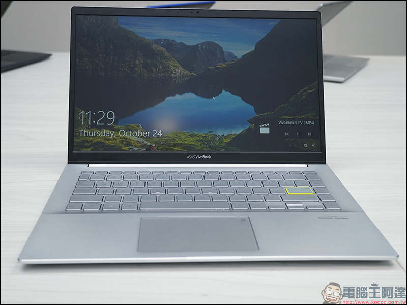 華碩 2020 全新 VivoBook 系列筆電搶先動眼看，多彩色機身搭配撞色 Enter 鍵！（同場加映：華碩企業總部新大樓「立功大樓」 - 電腦王阿達