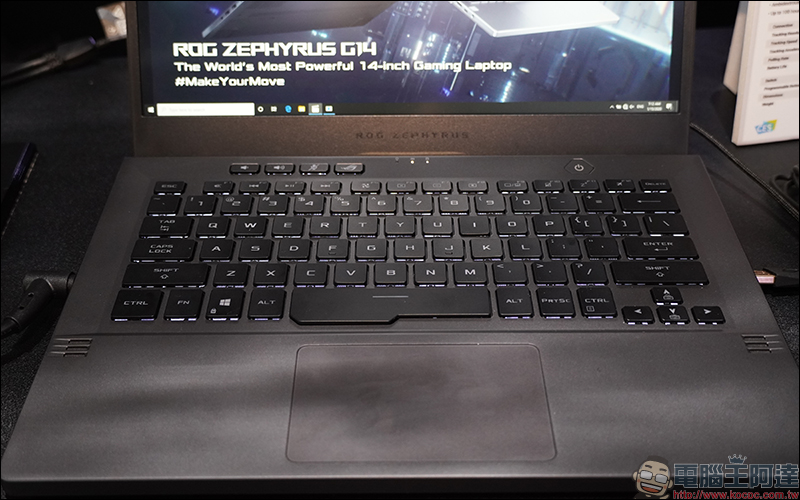 華碩 ROG Zephyrus G14 電競筆電超吸睛 LED 上蓋自由打造專屬燈效、 ROG Strix GA15/GA35 電競桌機動眼看 - 電腦王阿達