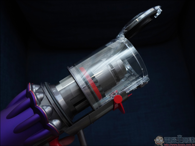 Dyson Digital Slim™ 輕量無線吸塵器開箱動手玩：重量減輕、吸力依舊強大！新增 LED 隙縫清潔吸頭、低處清潔轉接頭，日常清潔更輕鬆！ - 電腦王阿達