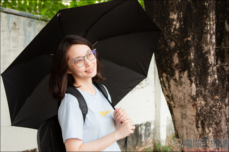 小米有品90分全自動反向折疊照明傘，不只是雨傘，還能幫你照明 - 電腦王阿達