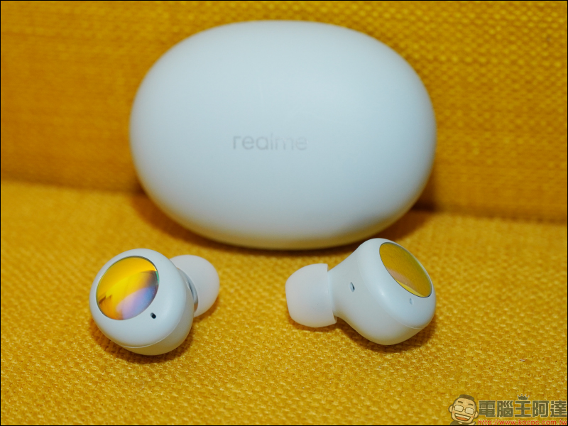 realme Buds Air 2 Neo 開箱、動手玩｜敢越級再延續，同價位首款主動降噪真無線藍牙耳機！通透模式通勤更安全（同場加映：realme Buds Air 2 外觀比較） - 電腦王阿達