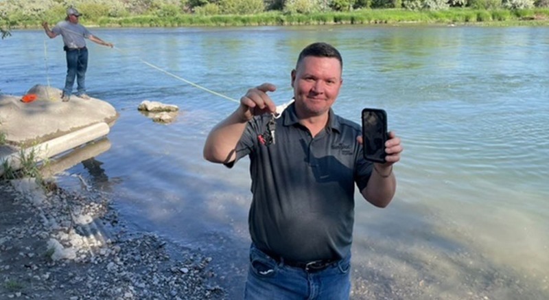 iPhone-Survives-Three-Days-in-River-Idaho