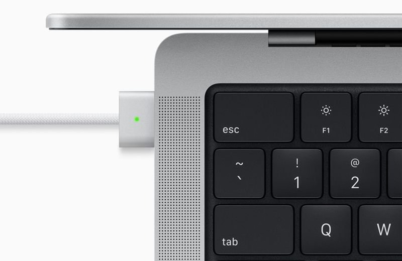 macbook-pro-magsafe-3-charging