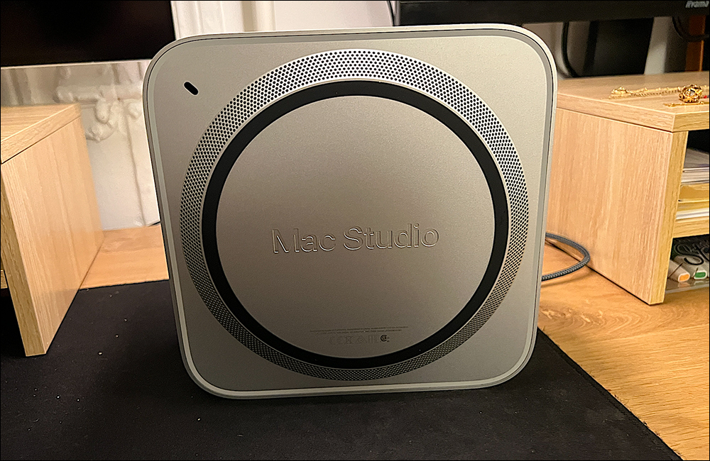 Mac Studio 法國消費者因零售商通路失誤而提前收到產品，因而造成實機外觀提前被洩露 - 電腦王阿達