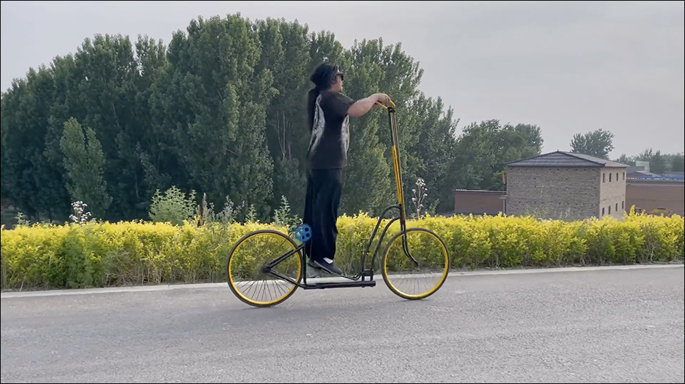 不會騎車嗎？手工耿打造一款「殭屍自行車」，能靠著殭屍跳的方式向前進 - 電腦王阿達