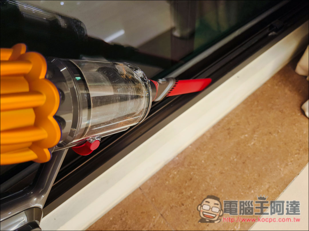 Dyson V12s Detect Slim Submarine 乾濕全能洗地吸塵器開箱：可乾吸、洗地的黑科技掃地神器 - 電腦王阿達