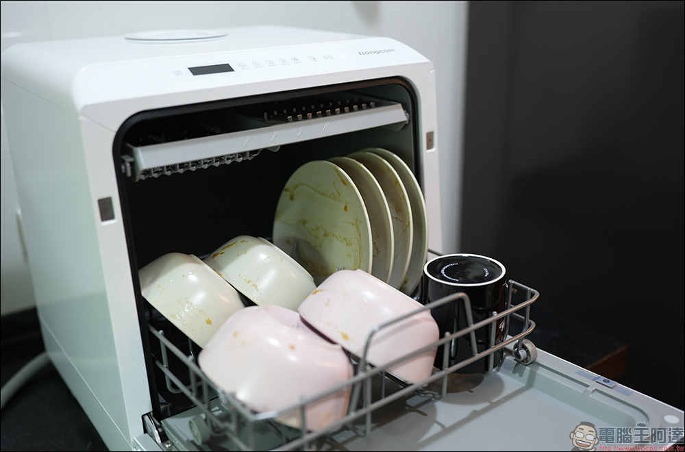 Bongcom SW1 洗碗機開箱｜免安裝，屬於年輕人與小資家庭的第一台洗碗機｜洗淨、烘乾、消毒、儲存4合1 - 電腦王阿達