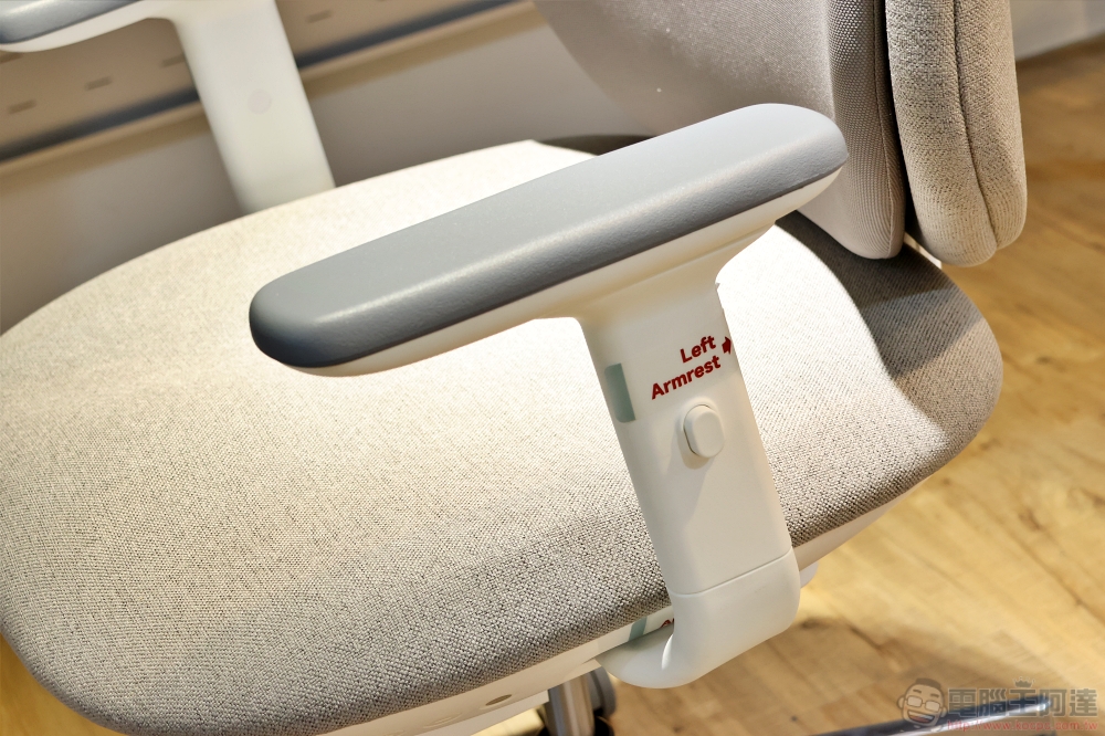 最了解你的人體工學椅，Backrobo 空氣貝果椅可偵測坐姿自動微調、還能幫你溫感熱敷 - 電腦王阿達