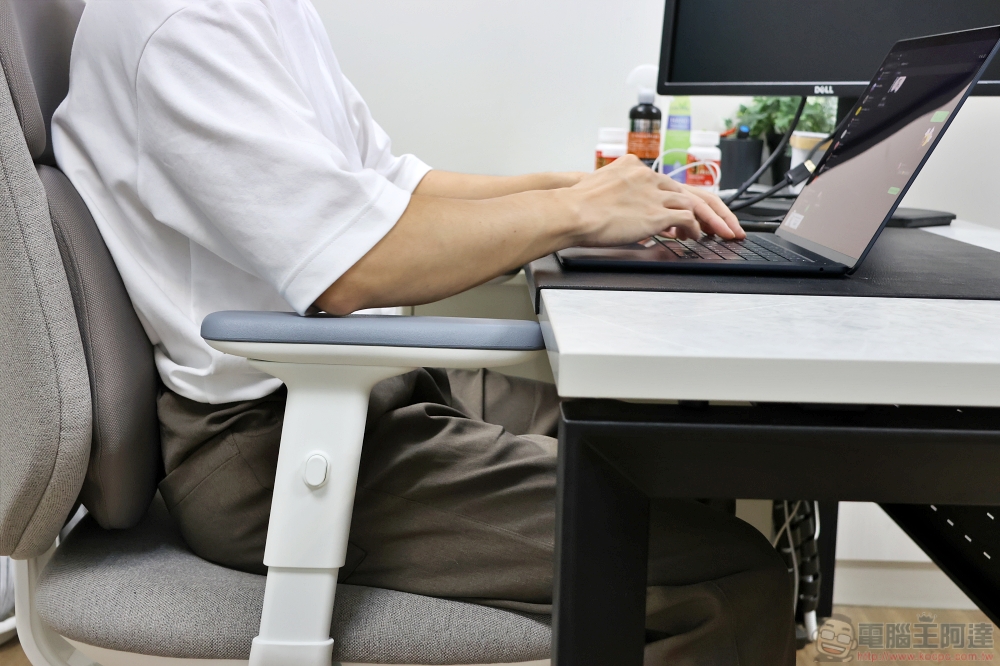 最了解你的人體工學椅，Backrobo 空氣貝果椅可偵測坐姿自動微調、還能幫你溫感熱敷 - 電腦王阿達