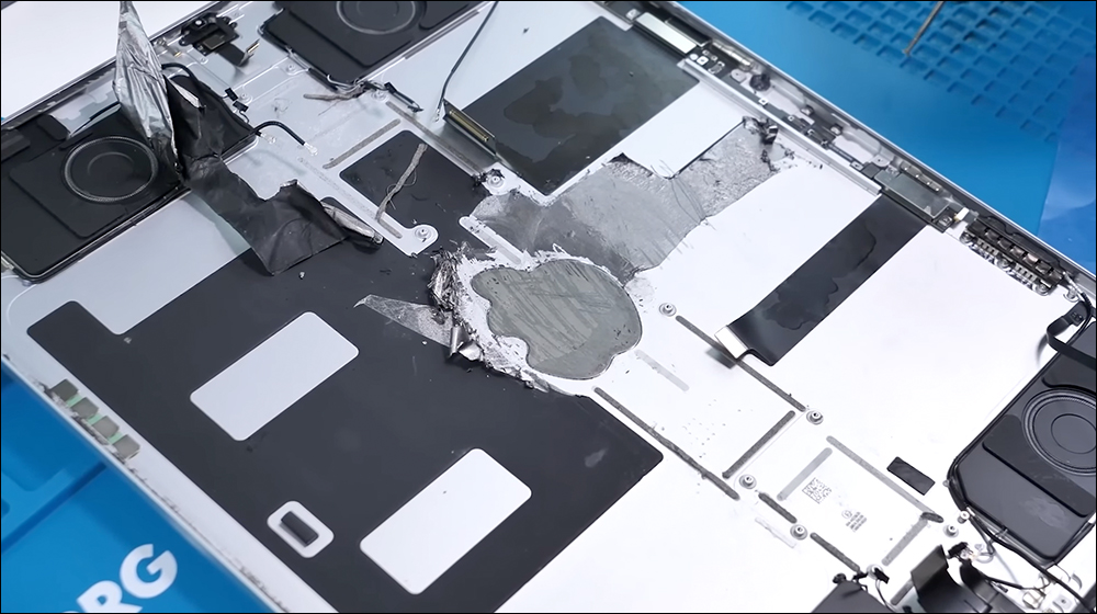 M4 iPad Pro 拆解，揭示內部銅製蘋果Logo 幫助散熱（同場加映：Apple Pencil Pro 拆解） - 電腦王阿達