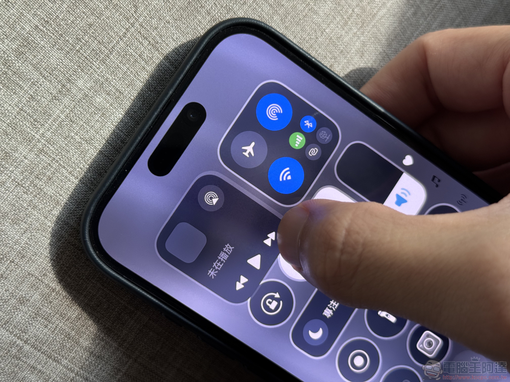 iOS 18 全新控制中心上手攻略：米家也能速控，不習慣就改回單頁介面吧！ - 電腦王阿達