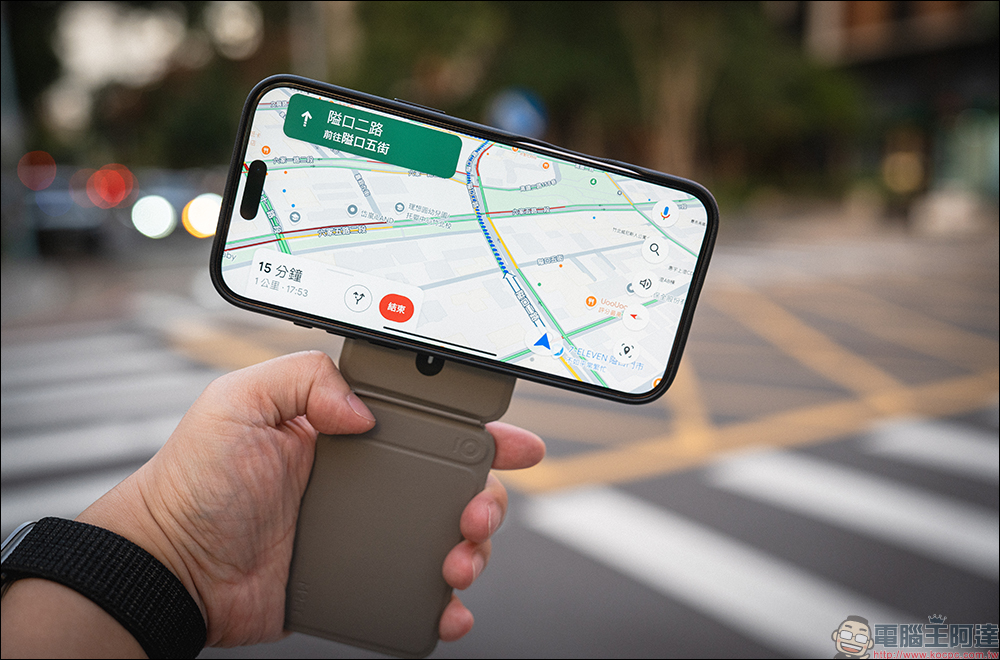 iPhone 16 必備！MOFT 瞬變三角支架 MOVAS™ 卡夾版與保護殼開箱，隱形磁吸支架與收納的完美結合 - 電腦王阿達