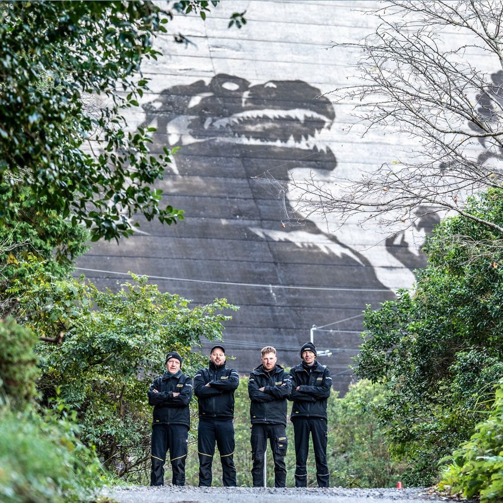 限時參觀！德國高壓清洗機業者在日本水壩「洗出」哥吉拉巨型畫作 - 電腦王阿達