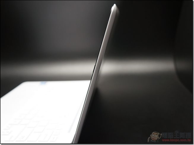 ASUS_EeeBook_X205_18